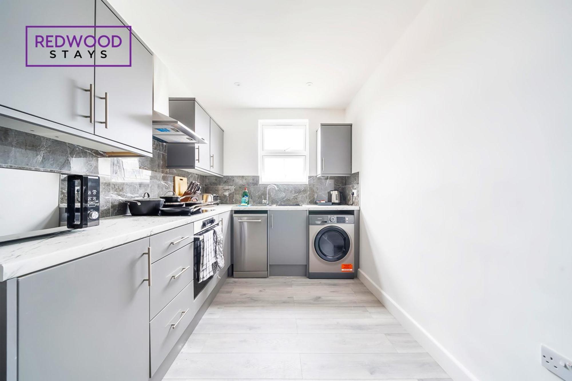 Brand New, 2 Bed 1 Bath, Modern Town Center Apartment, Free Wifi & Netflix By Redwood Stays Aldershot Esterno foto